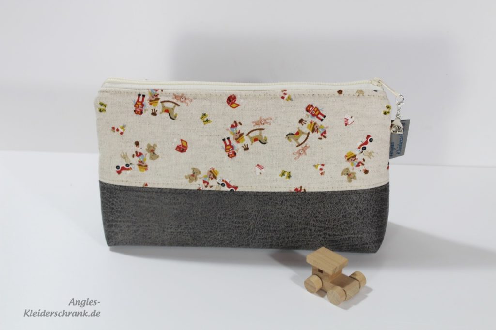 Angies Kleiderschrank, Stifttasche