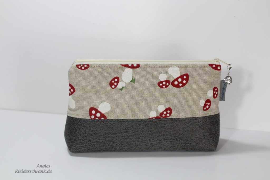 Angies Kleiderschrank, Stifttasche