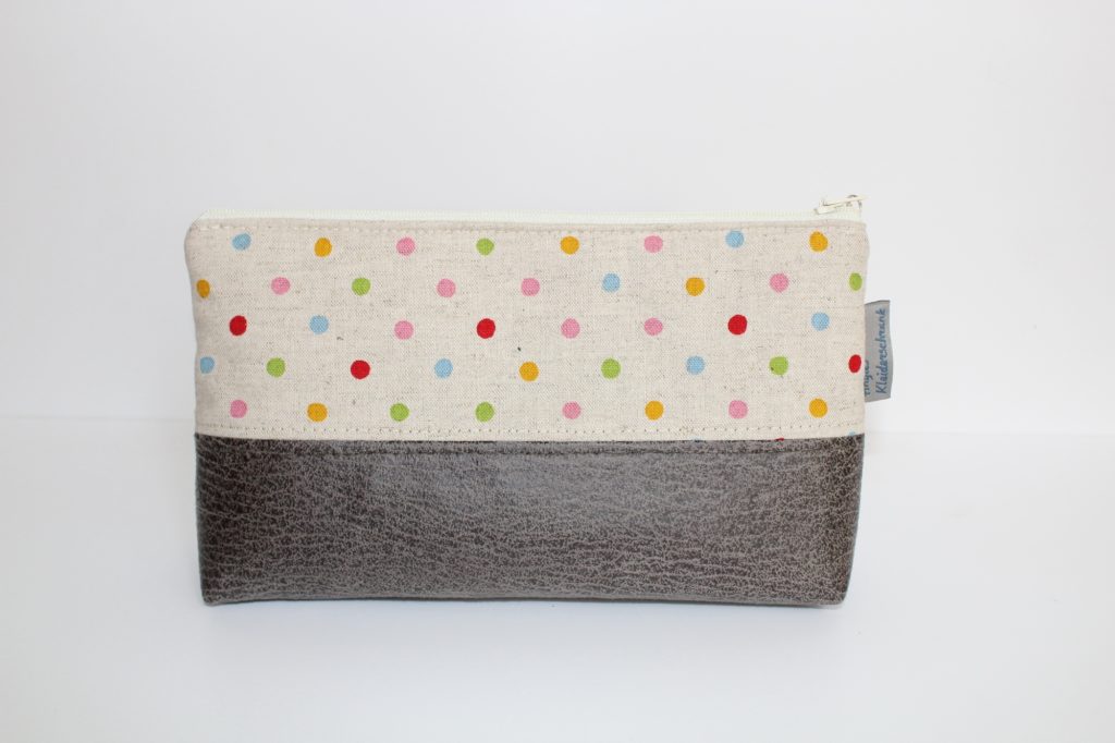 Angies Kleiderschrank, Stifttasche