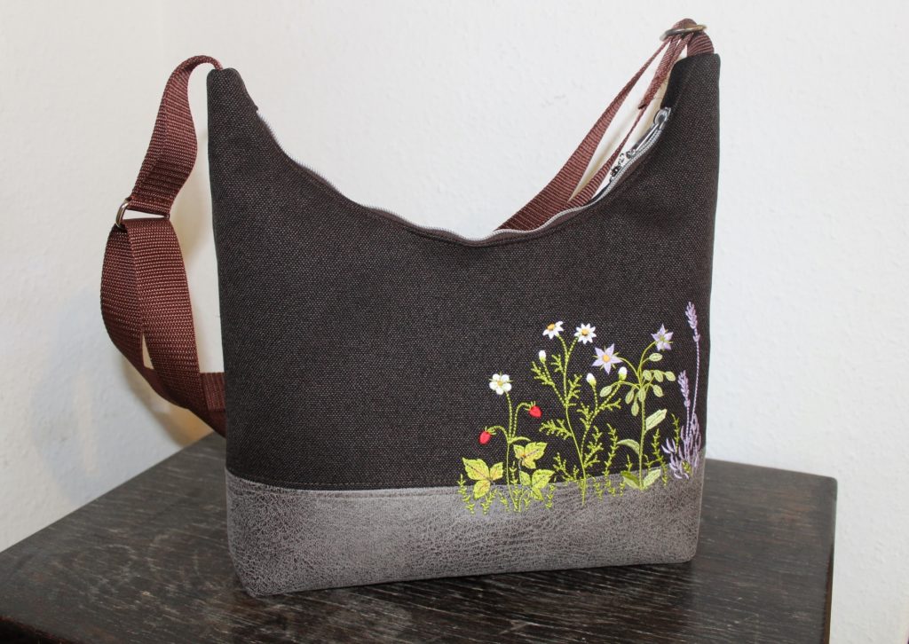 Angies Kleiderschrank
Umhängetasche, Tasche, Alles Drin, 
Wiesenblumen